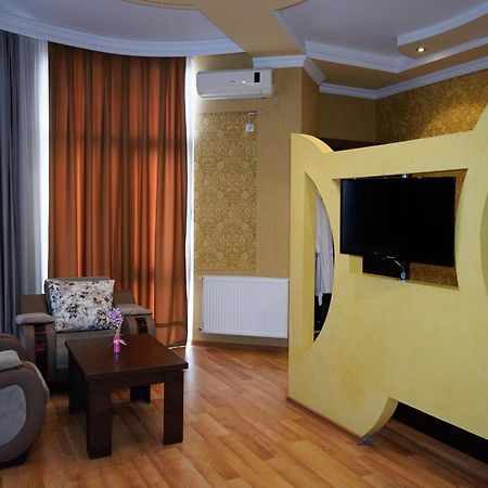 Hotel Monopoli Kutaisi Bagian luar foto