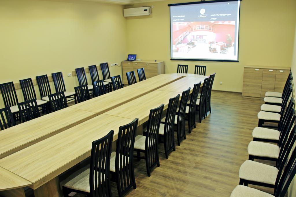 Hotel Monopoli Kutaisi Bagian luar foto