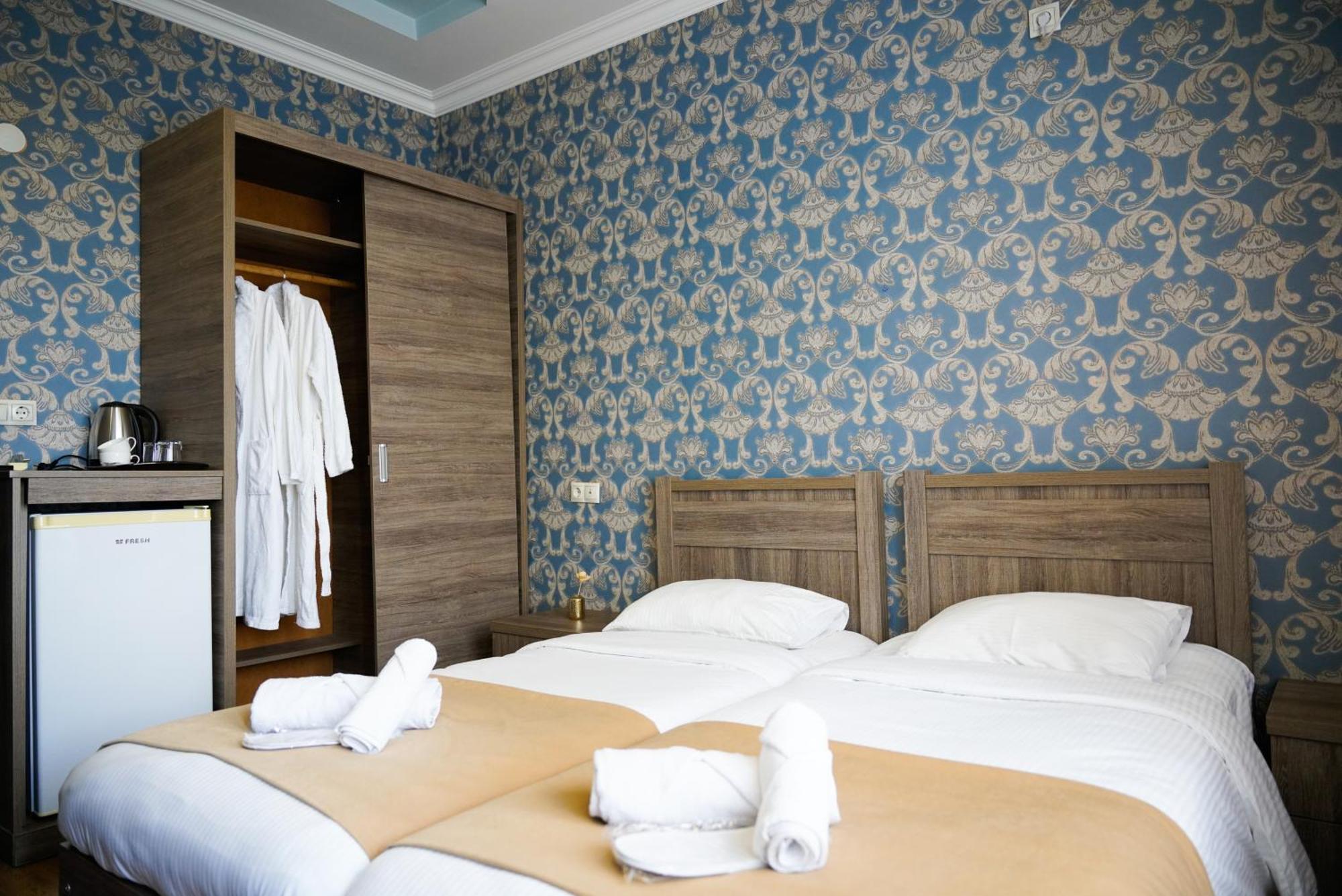 Hotel Monopoli Kutaisi Bagian luar foto