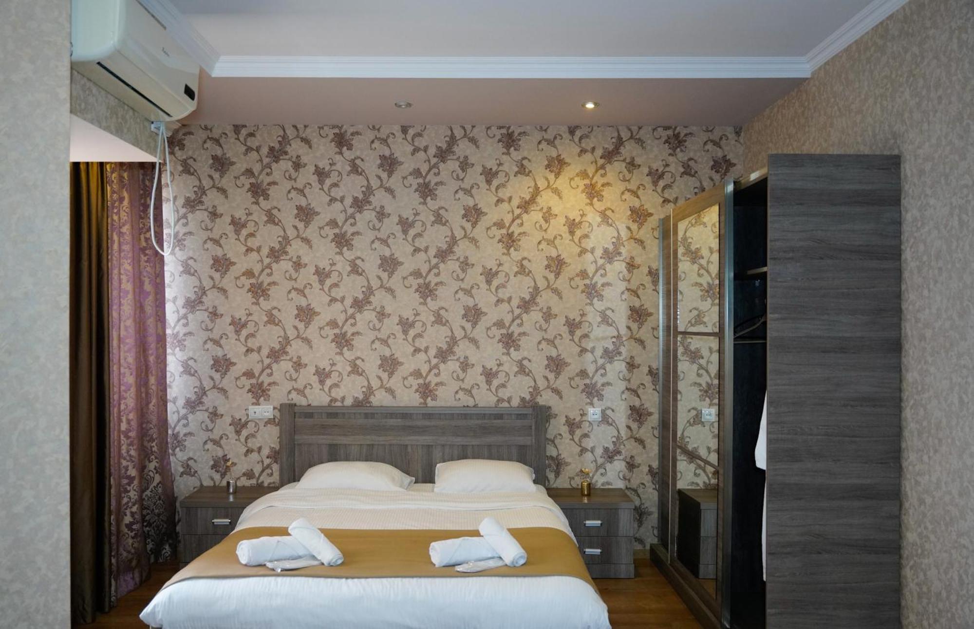 Hotel Monopoli Kutaisi Bagian luar foto