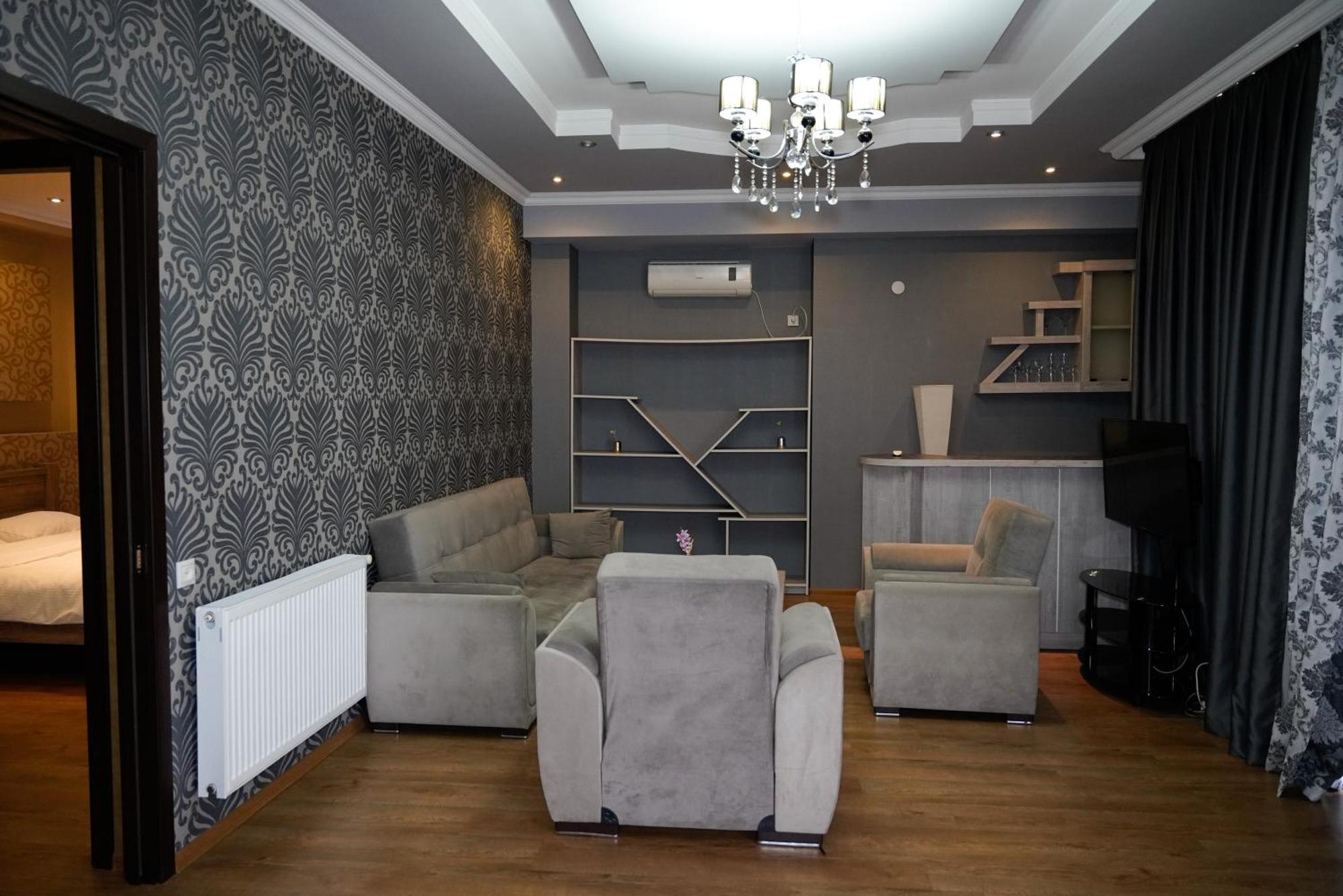 Hotel Monopoli Kutaisi Bagian luar foto
