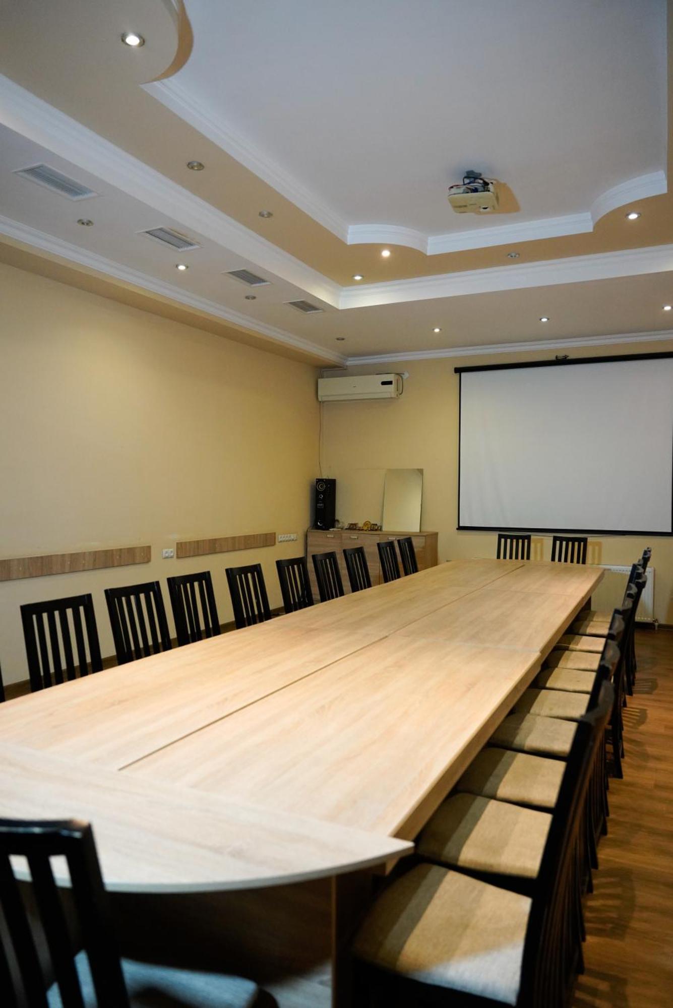 Hotel Monopoli Kutaisi Bagian luar foto