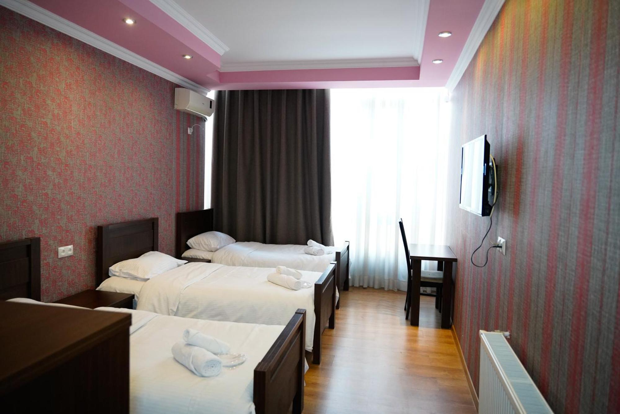 Hotel Monopoli Kutaisi Bagian luar foto