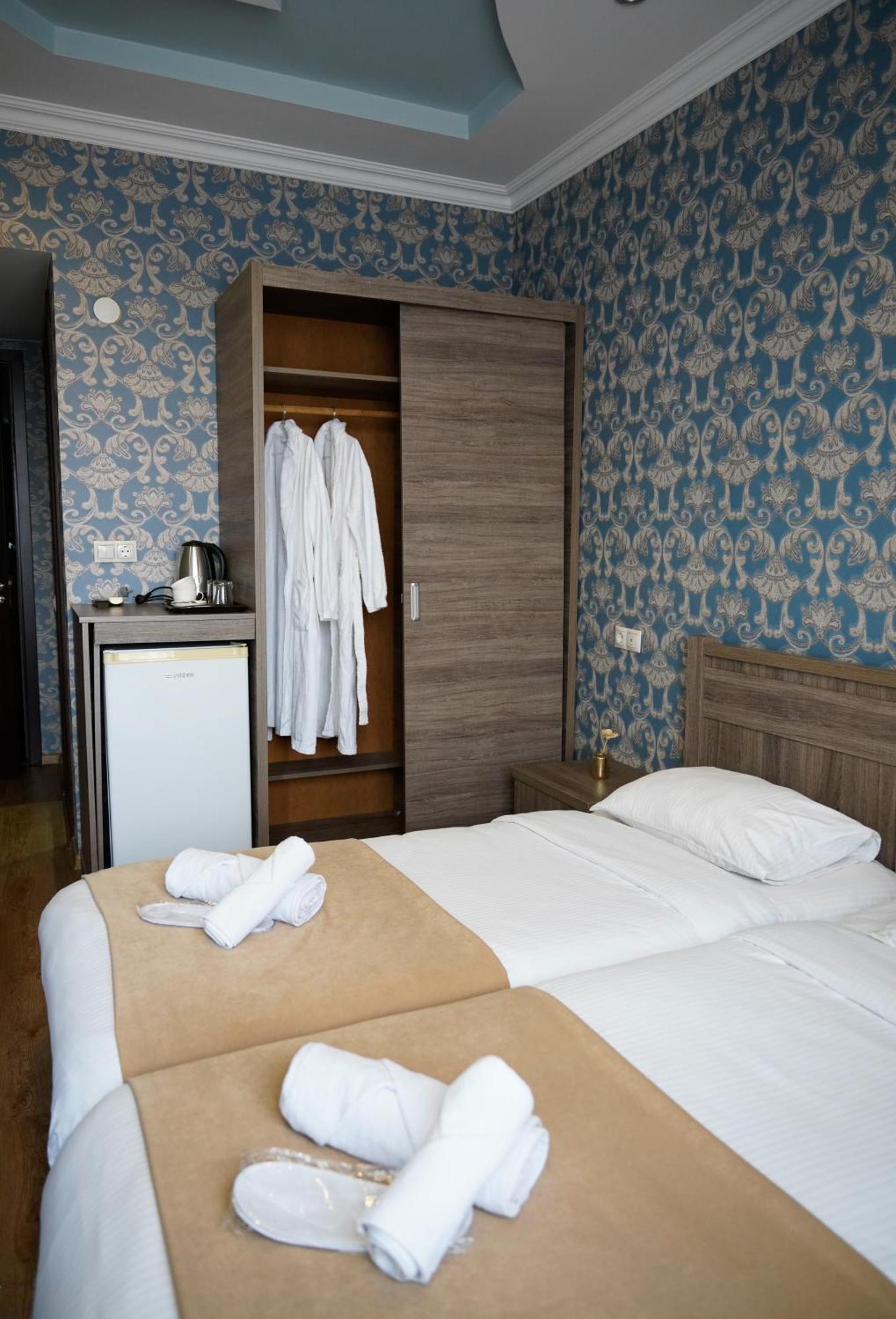 Hotel Monopoli Kutaisi Bagian luar foto