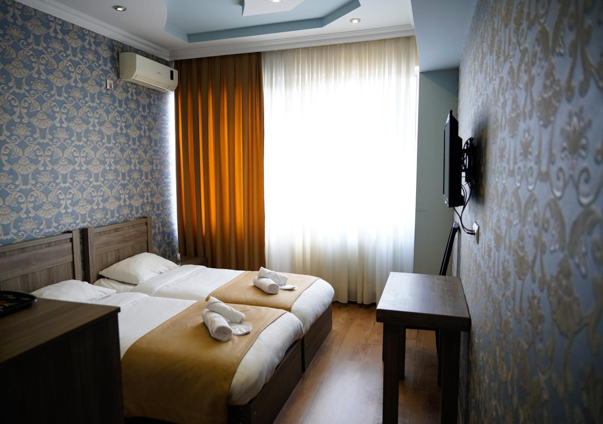Hotel Monopoli Kutaisi Bagian luar foto