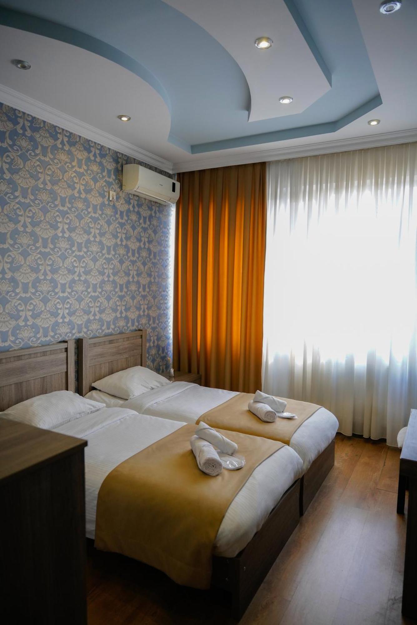 Hotel Monopoli Kutaisi Bagian luar foto