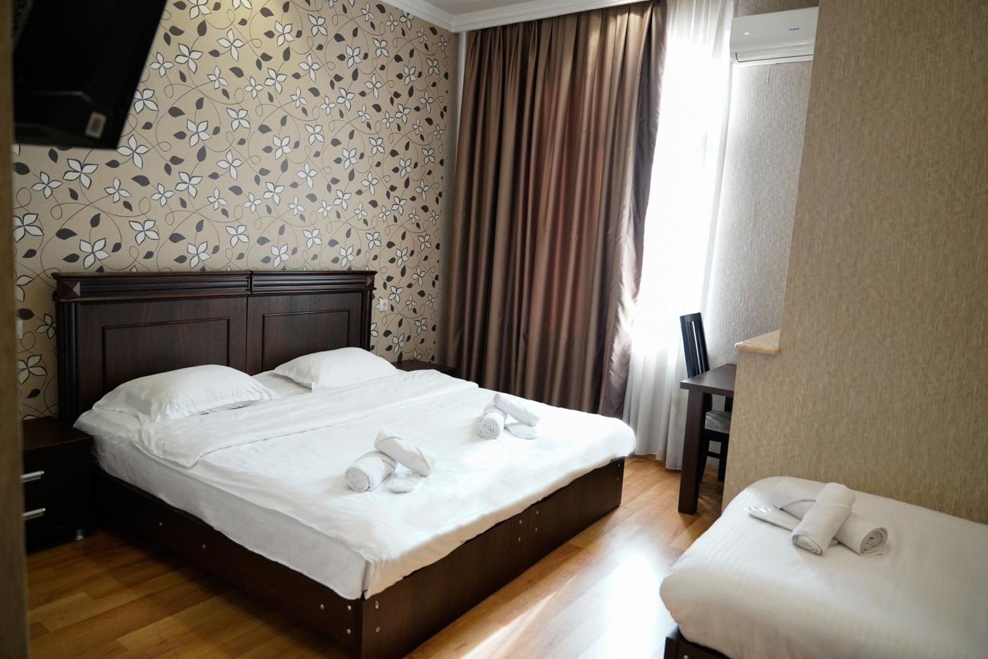 Hotel Monopoli Kutaisi Bagian luar foto