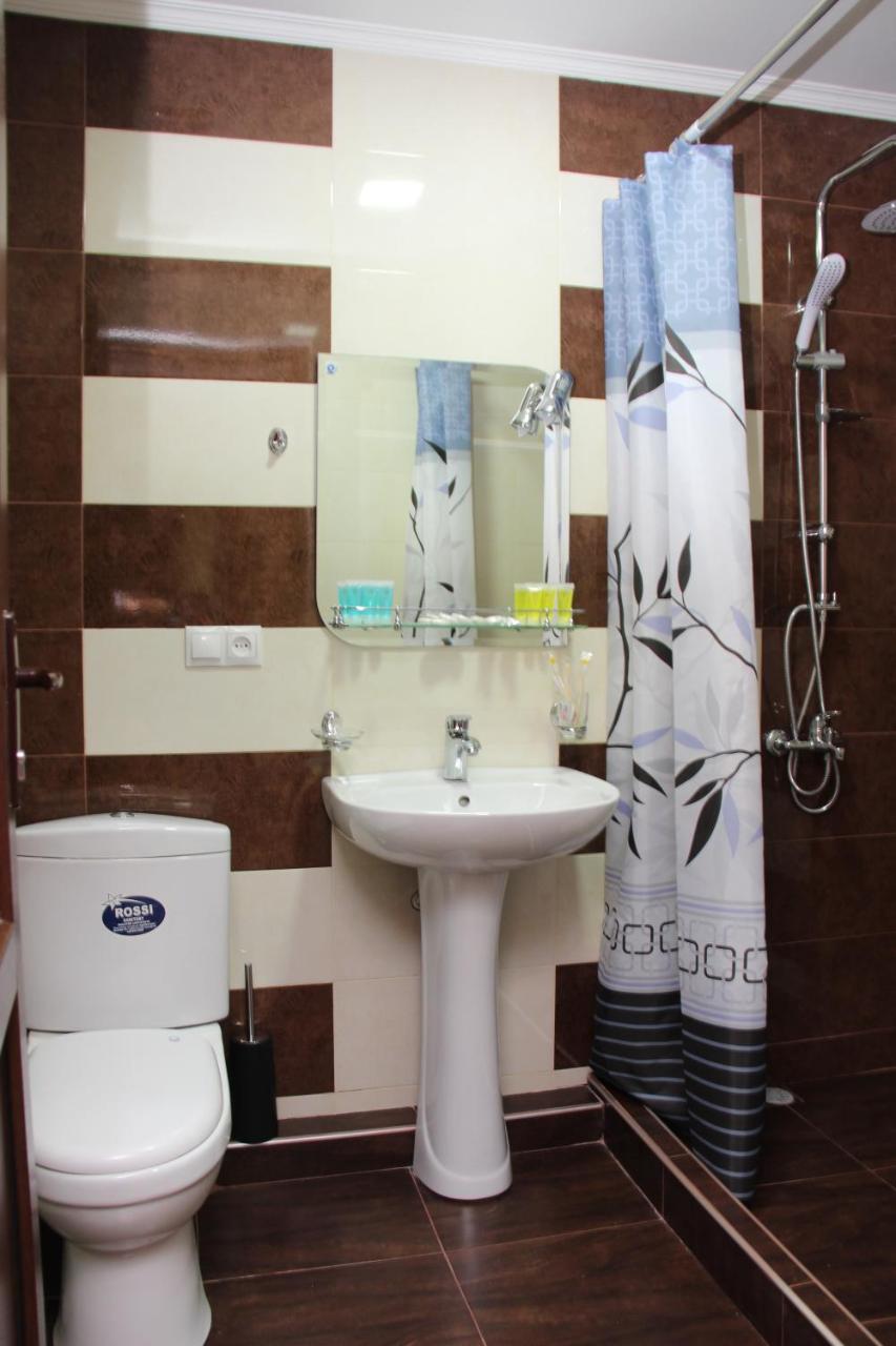 Hotel Monopoli Kutaisi Bagian luar foto